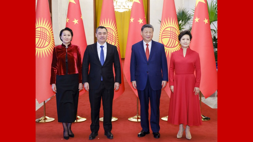 泽卡在中场