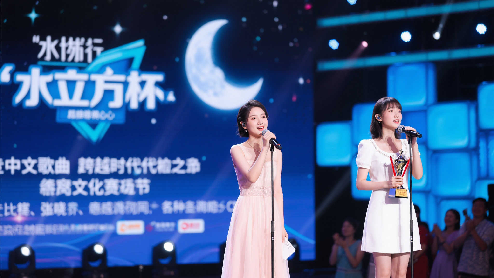 与字母哥并