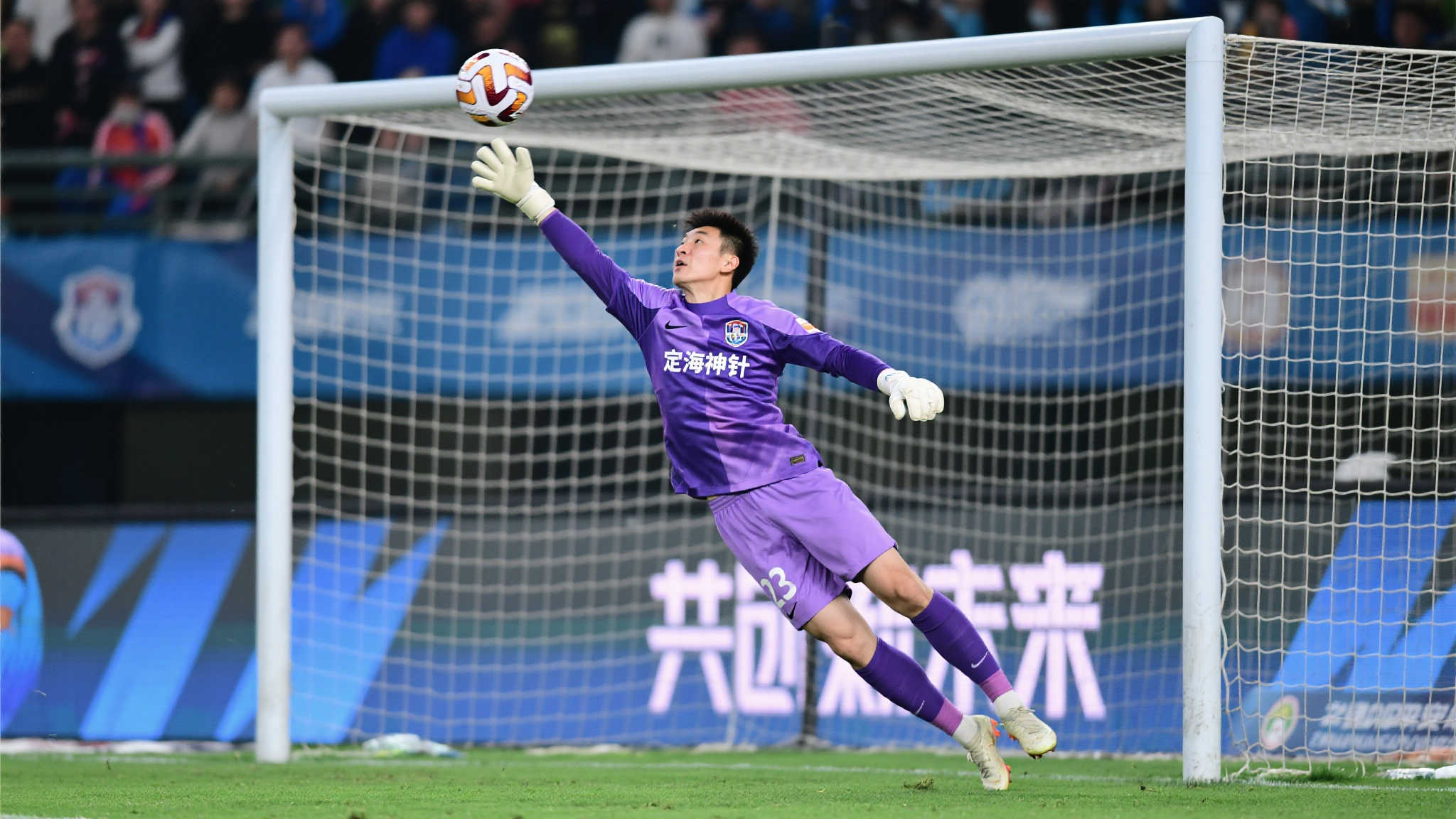 士对两国足 士对两国足